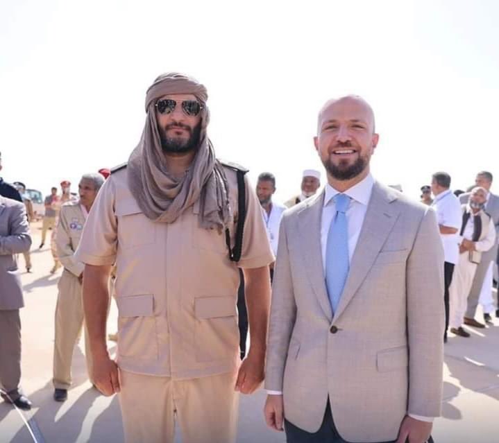 Abdoko99's tweet photo. الاخت نجلاء المنقوش قدس الله ثراها لا تسلم ع الرجال ف غدامس 

اما ف الصورة التانية وليد قزخ مع عماد حمام 
😎😎😎😎 https://t.co/5UDgzgxD8N