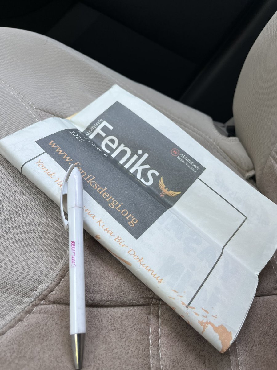 aktiffelsefebor's tweet photo. 🚗Küçük yol molalarında Feniks dergi ile sıcak bir kahve uyandırır...
#felsefe #aktiffelsefe #kultur #dergi #feniksdergi #aktiffelsefekuturyayin
#kendinitani https://t.co/Kf3o5FVOYj