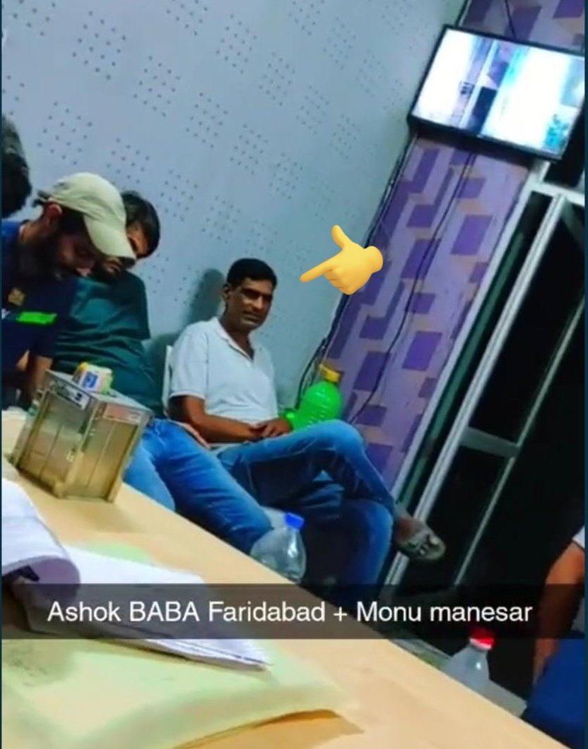 zoo_bear's tweet photo. You see the guy in white Shirt sitting with Monu Manesar and Ashok Baba? The same guy had threatened @newslaundry journalist @anmolpritamND https://t.co/bqB6kijUpe