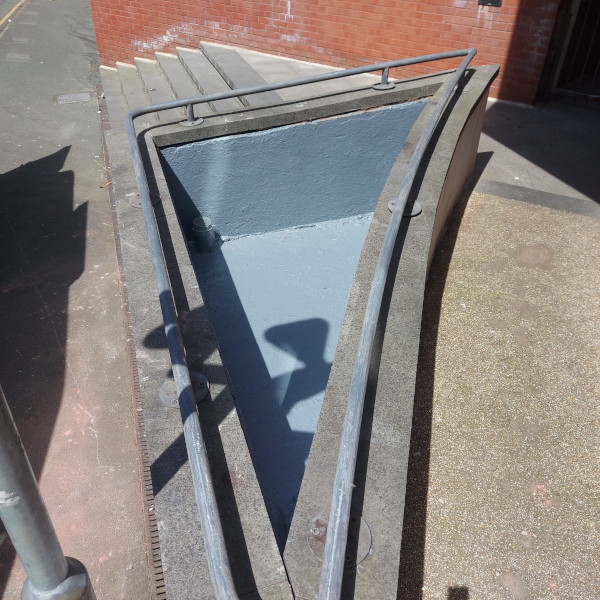 _TMSLtd's tweet photo. A client advised us that a large planter at the front of their building was leaking. We set to work, removing all the plants and soil and assessed the leak. See how we completed the task here:

https://t.co/ZguWBz8deV https://t.co/GFONxyNpfx