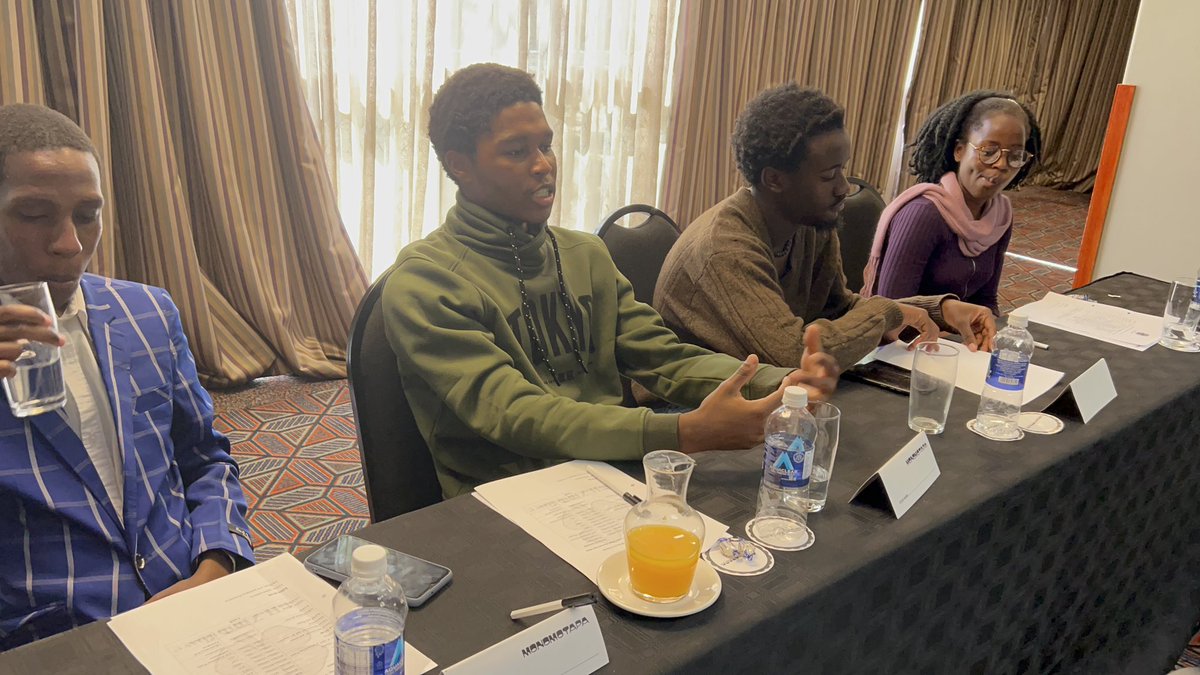 4hZimbabwe's tweet image. As discussions proceed, the young visual artists are explaining the challenges that they face as young people in the creative industry and how their journey in the creative industry has been so far. 

#Art4Peace