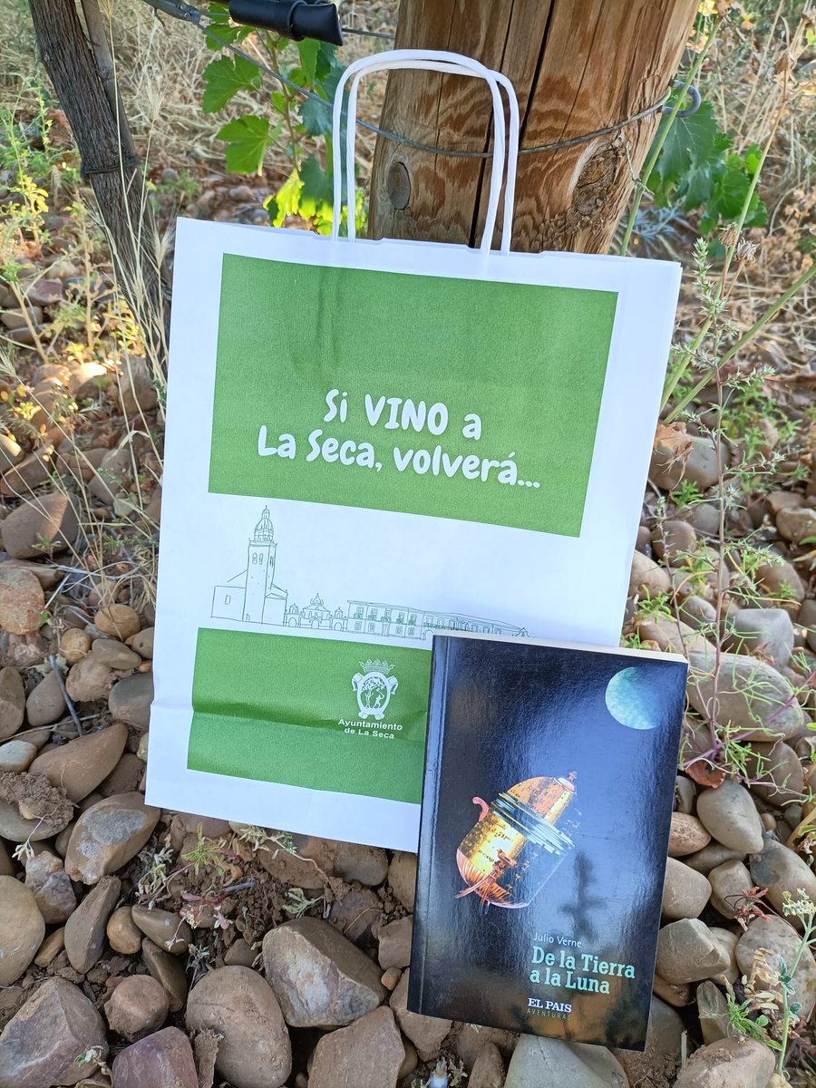 RutaVinoVerdejo's tweet photo. Letreando entre La Seca y Rueda es una iniciativa que permite reutilizar los libros donados a sus bibliotecas. Se esconden entre los viñedos para que los participantes en una marcha 🚶🏃entre ambos municipios los puedan encontrar para una nueva oportunidad 📚 #Letreando #Cultura https://t.co/pxCfdsUrWu