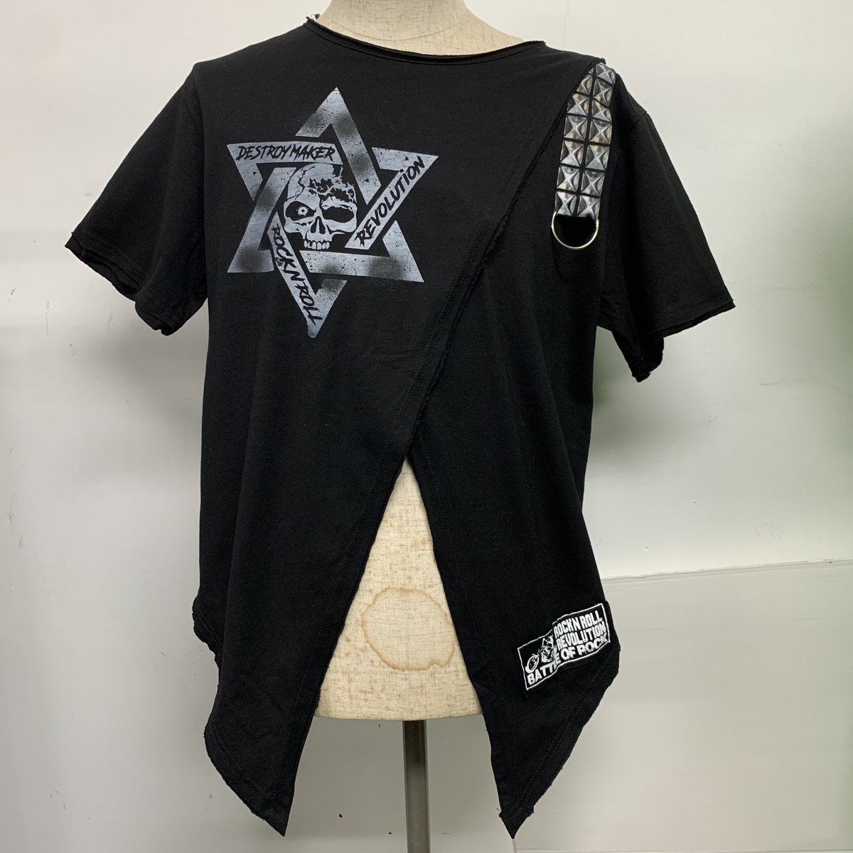 nobu_destroy's tweet photo. 大阪のアメ村にある
お洋服屋さん@regulus69 レグルスさんにお洋服納品しました!
近くの皆様は、是非ともお店に
生で見に行ってくださいませ(ο・ω・ο)/ デストローィな商品が見つかるはず♪
#DESTROY狂 #デストロイクルー #ROCK #デスクル #ファイナルロック #FINALROCK
#レグルス #regulus69 https://t.co/mR1R7RW7CJ