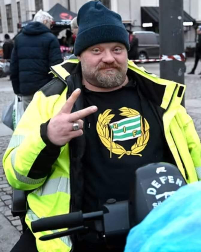 C_Crockets's tweet photo. Farsta är en hjälte fattigare. Alltid lite bajensurr. Vila i frid.
#hammarby #bajen #Farsta https://t.co/uI53XsBPOT