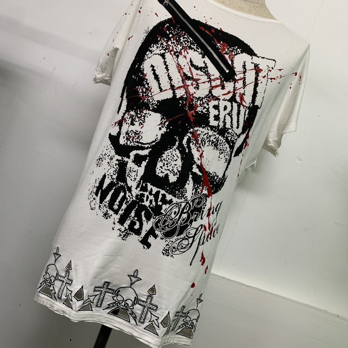 nobu_destroy's tweet photo. 大阪のアメ村にある
お洋服屋さん@regulus69 レグルスさんにお洋服納品しました!
近くの皆様は、是非ともお店に
生で見に行ってくださいませ(ο・ω・ο)/ デストローィな商品が見つかるはず♪
#DESTROY狂 #デストロイクルー #ROCK #デスクル #ファイナルロック #FINALROCK
#レグルス #regulus69 https://t.co/i6haSDipNy