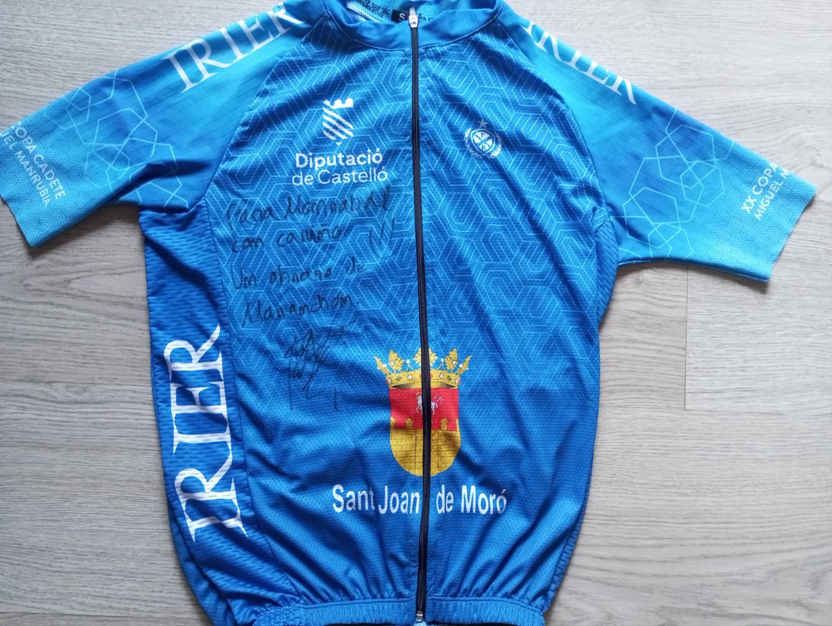 Monrabal5's tweet photo. Gracias a Enrique Maranchon por del detallazo que ha tenido mandándome un maillot suyo firmado a casa.
Estos detalles hablan de lo gran persona que es , además de un gran ciclista.
La dedicatoria es de crack 🙌
Otro para mí colección. https://t.co/bHWKMj5Gbw