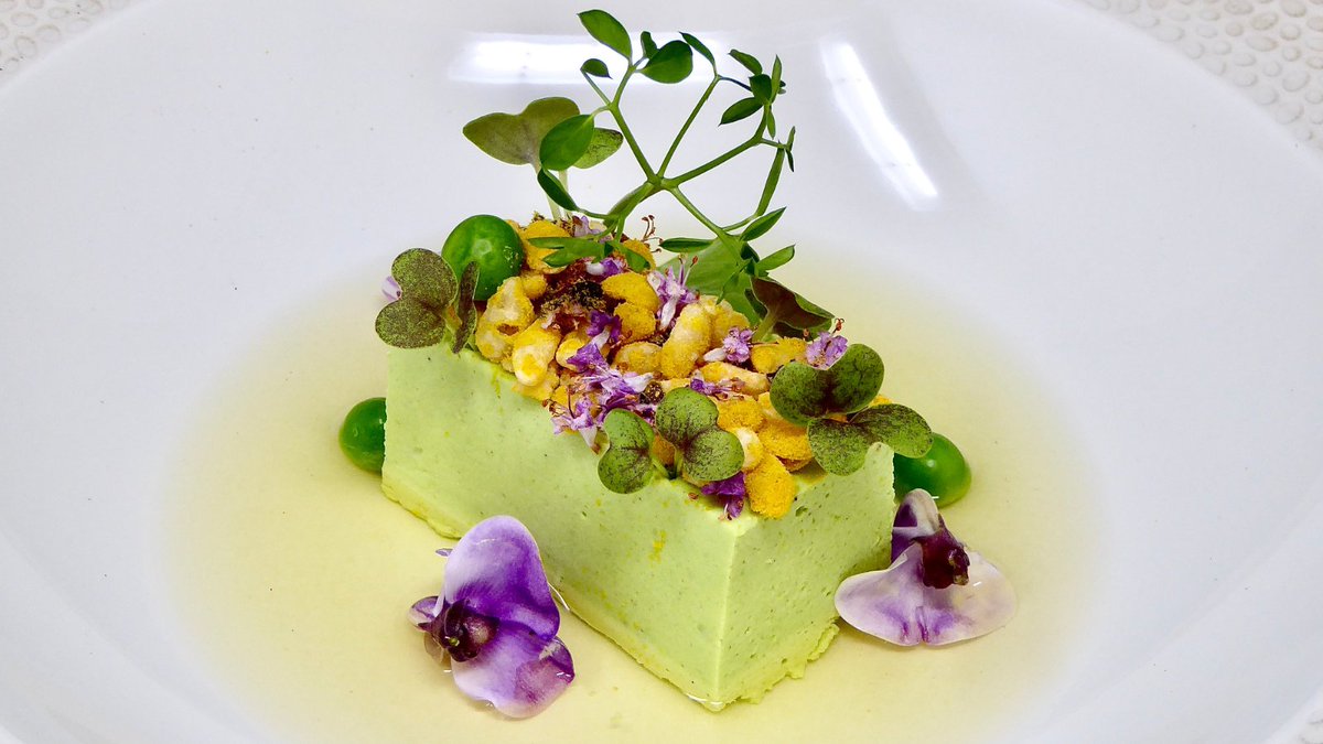 Pea Panna Cotta and clear tomato gazpacho by Franck Pontais!😋 koppertcress.com/en/recipes/pea…