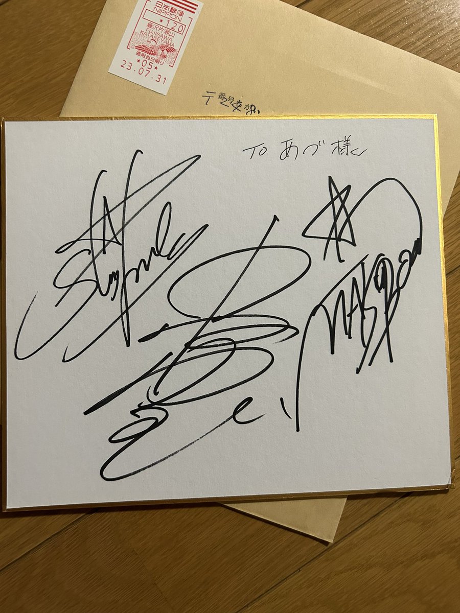 as__known__as's tweet image. 遅ればせながら届きました
(遅れた理由は多分‥)
現地行けなかったのに幸せのお裾分け
とても嬉しい😆
ただ、皆さんの色紙と我が推しのサインが違うようで‥
サイン会も参加していないので何とかいてくださったのか？
#VRMusic