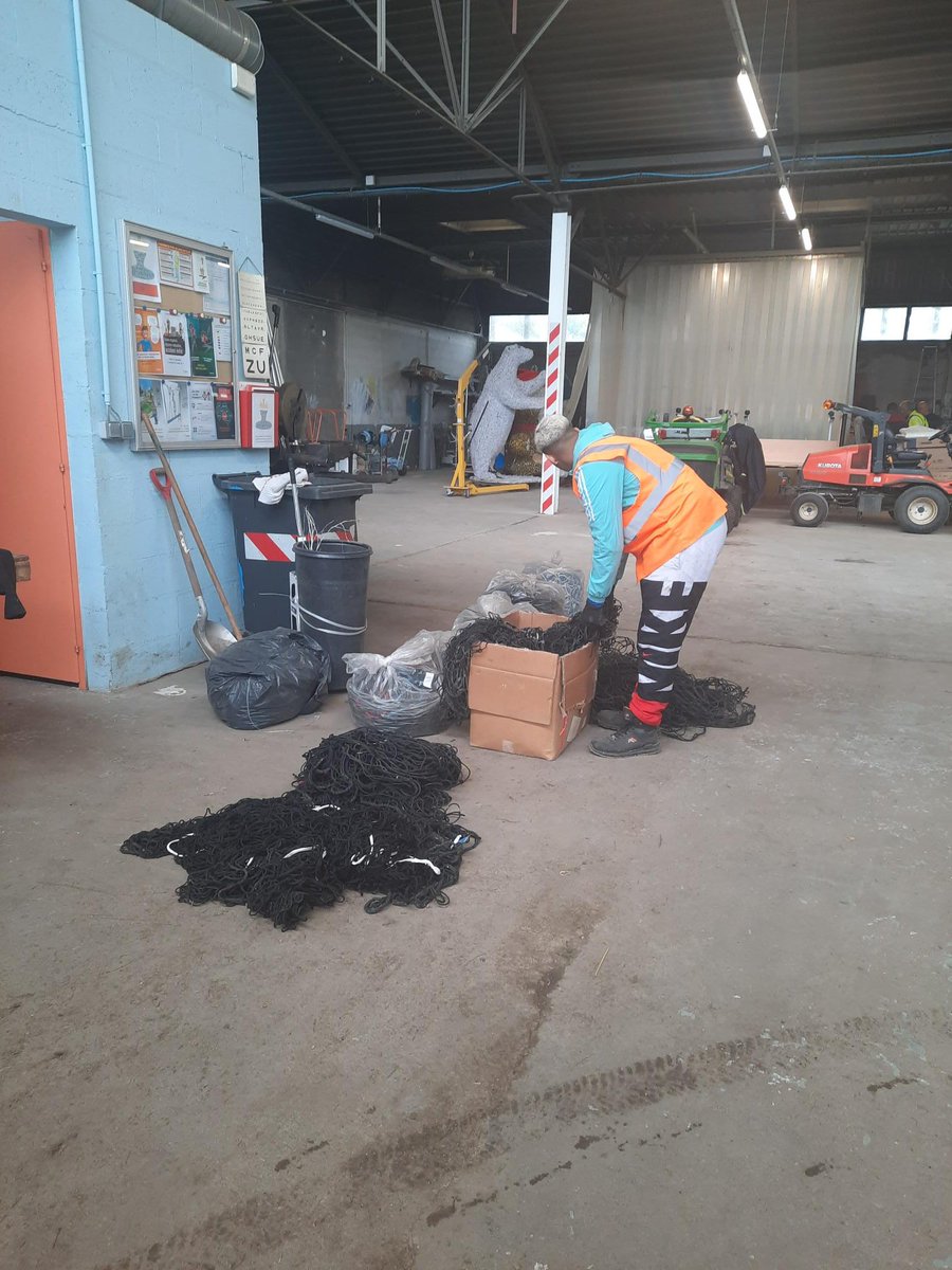 Pendant cette période estivale, notre équipe du Service Technique de Blénod se réjouit d'accueillir de jeunes Bélledoniens désireux de vivre une expérience professionnelle enrichie.
Cette tradition est perpétuée chaque année pendant les grandes vacances scolaires.