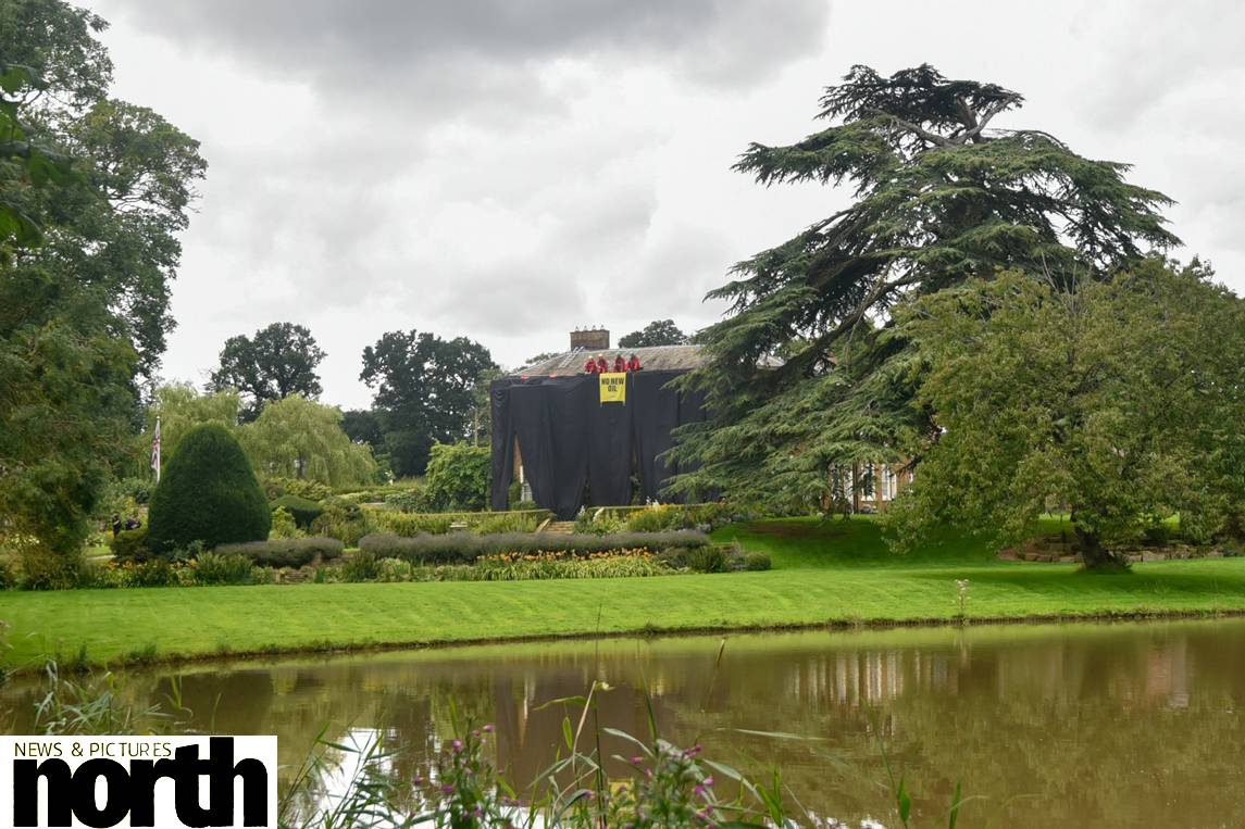 Greenpeace activists cover PM Rishi Sunak's £2m mansion in oil-black fabric after climbing on to the roof of the property in North Yorkshire this morning.
Photos by <a href="/aelliottpicsNNP/">Alex Elliott | NNP</a> 
#greenpeace <a href="/GreenpeaceUK/">Greenpeace UK</a> #NoNewOil #StopRosebank