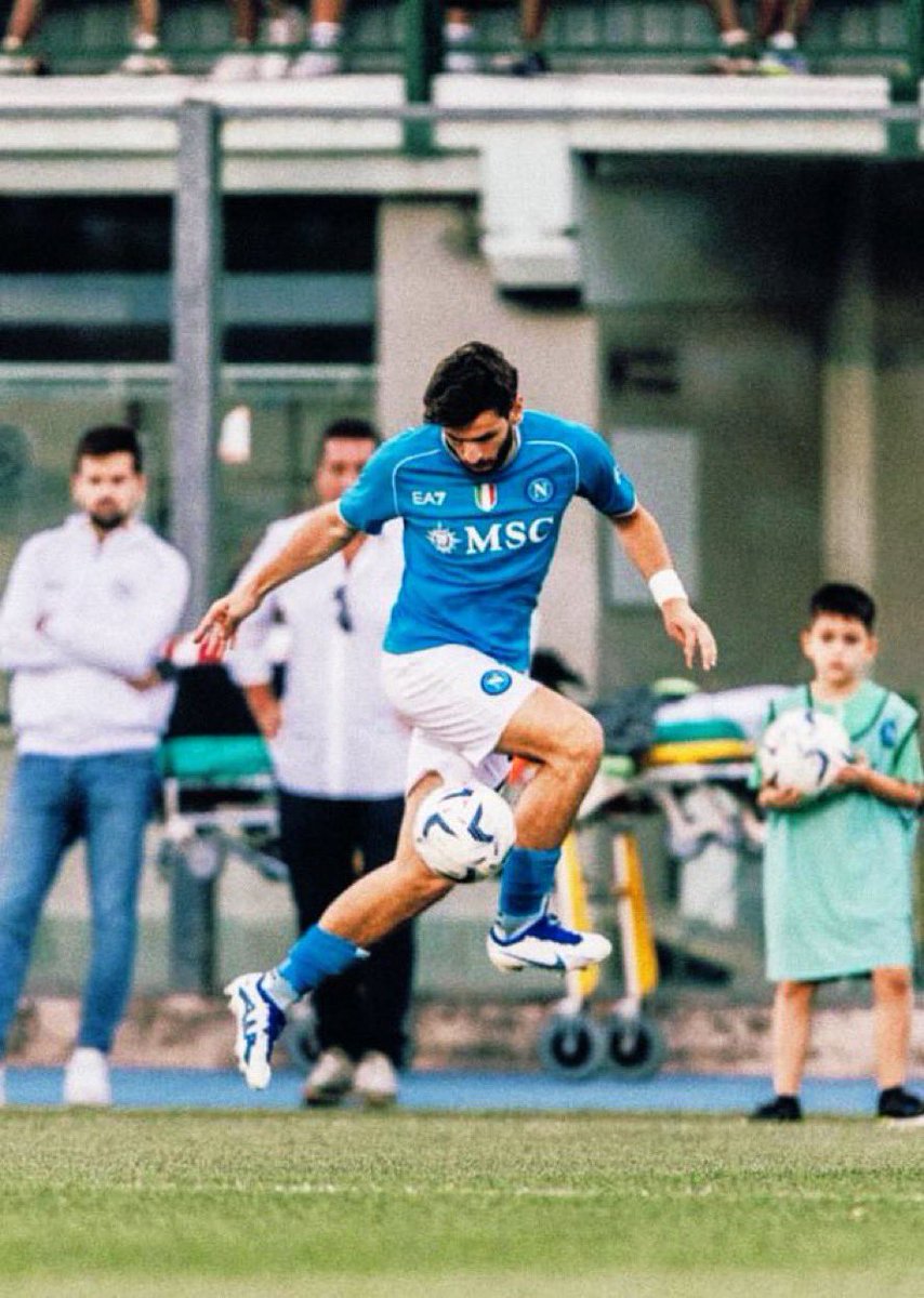 Napoli Report tweet media