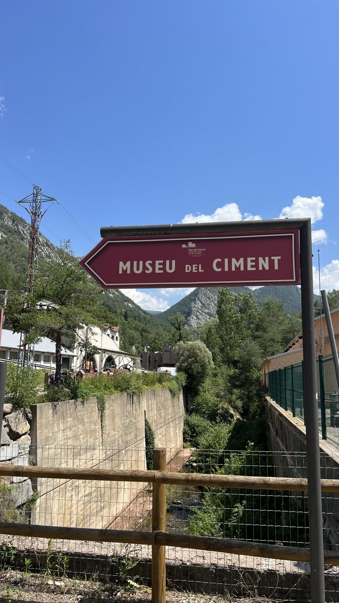 turistren_fgc's tweet photo. ⛑️ Aquest mes d'agost el @museuciment està obert tots els dies! 

🕜 No et perdis les seves visites guiades, incloses al preu de l'entrada, cada dia a les 11h, 12h i 13h! 

🚂 Puja-hi amb el Tren del Ciment i gaudeix de l'experiència completa: https://t.co/iNzywCNW8M 

#Turistren https://t.co/bFIKZ6efoZ