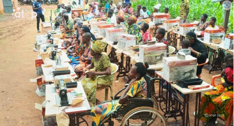 AtopTG's tweet photo. Tone/projet d’atténuation de l’impact économique du covid-19 sur les jeunes handicapes au Togo : cinq entreprises handibienveillantes primées à Dapaong
https://t.co/WodmcwoqmD
#ATOP https://t.co/nQWisjmPSJ