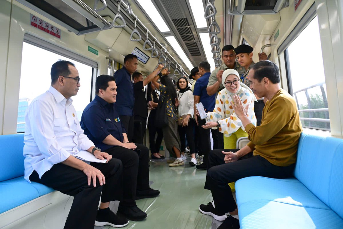 MellisA_An's tweet photo. Terima kasih pak @jokowi 
Sudah berkenan menyapa dan mendoakan David😇🙏🏻
Terbaik punya presiden🥰 https://t.co/zcD091Nphy