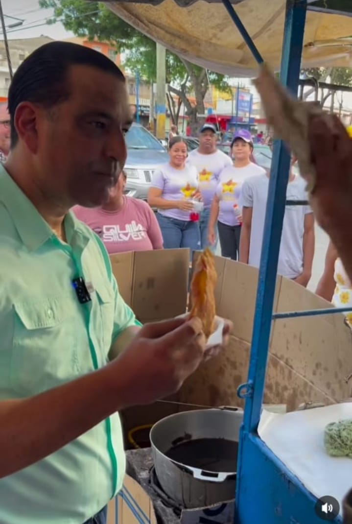 LineamoradoSDE's tweet photo. Recibimos en el sector de Katanga a nuestro próx. Alcalde @AlbertoTejeda_ donde la alegría de nuestra gente fue desbordante donde gritaban a una sola voz Luis Alberto Alcalde y @editadiputada Diputada!! 
EL PALÉ PARA GANAR...

#LuisAlbertoAlcalde2024
#EditaSandovalDiputada2024 https://t.co/ownxKKZMRV
