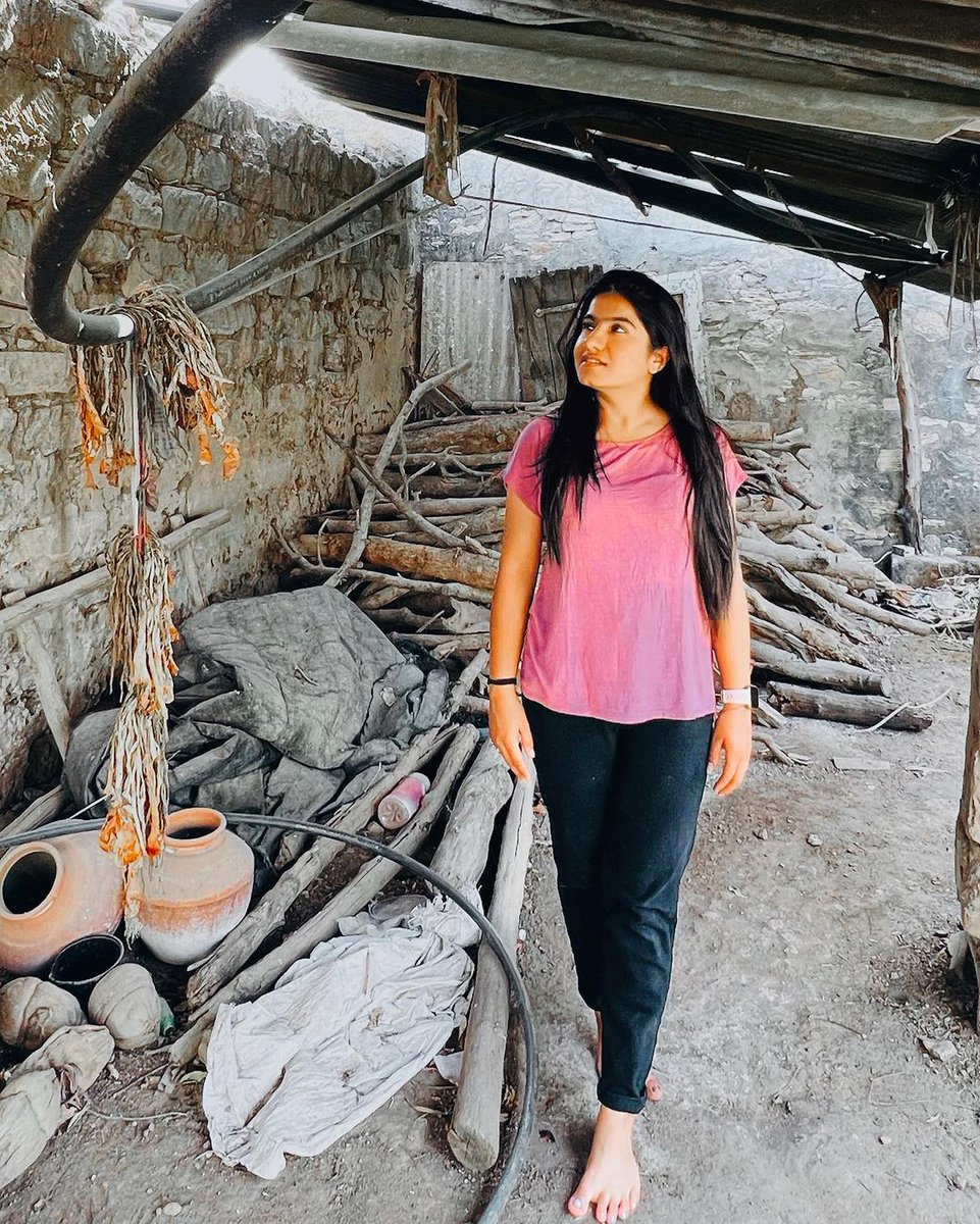 TravelRahee's tweet photo. It is my dad's native village, a place where stories were born, and dreams were nurtured.
.
#traveloldtown #nativevillage #nativevisit #garvigujarat #harmadiya #kodinar #amreli_gujarat #nostalgia #shelivesingujarat #gujarathistreet #nostalgic https://t.co/BBDuO4Znta
