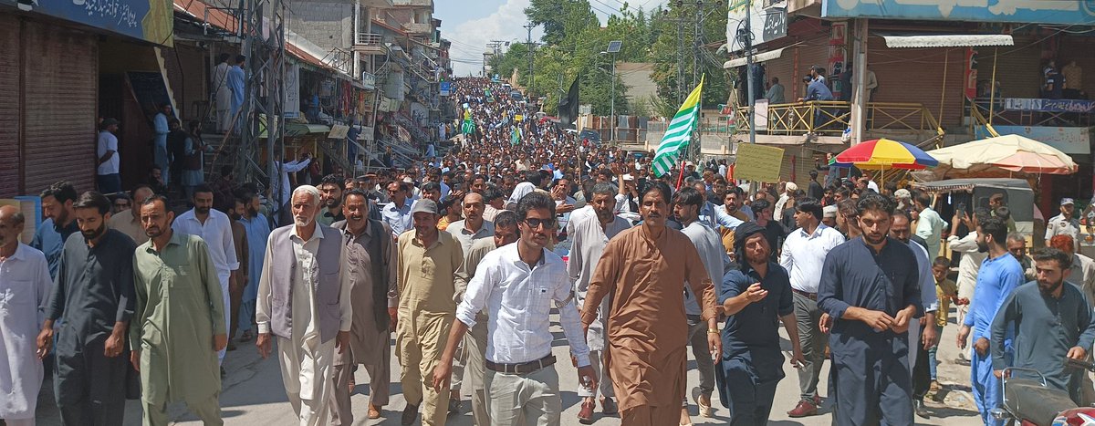 بجلی اور آٹے کی زائد قیمتوں کے خلاف جموں کشمیر میں عوامی احتجاج کی نئی تاریخ رقم ہورہی ہے۔ مزاحمت زندگی ہے، تاہم اس مزاحمت میں فتح مندی کےلئے پاکستان بھر میں عام عوام اور محنت کشوں کی شرکت فیصلہ کن کردار ادا کر سکتی ہے۔