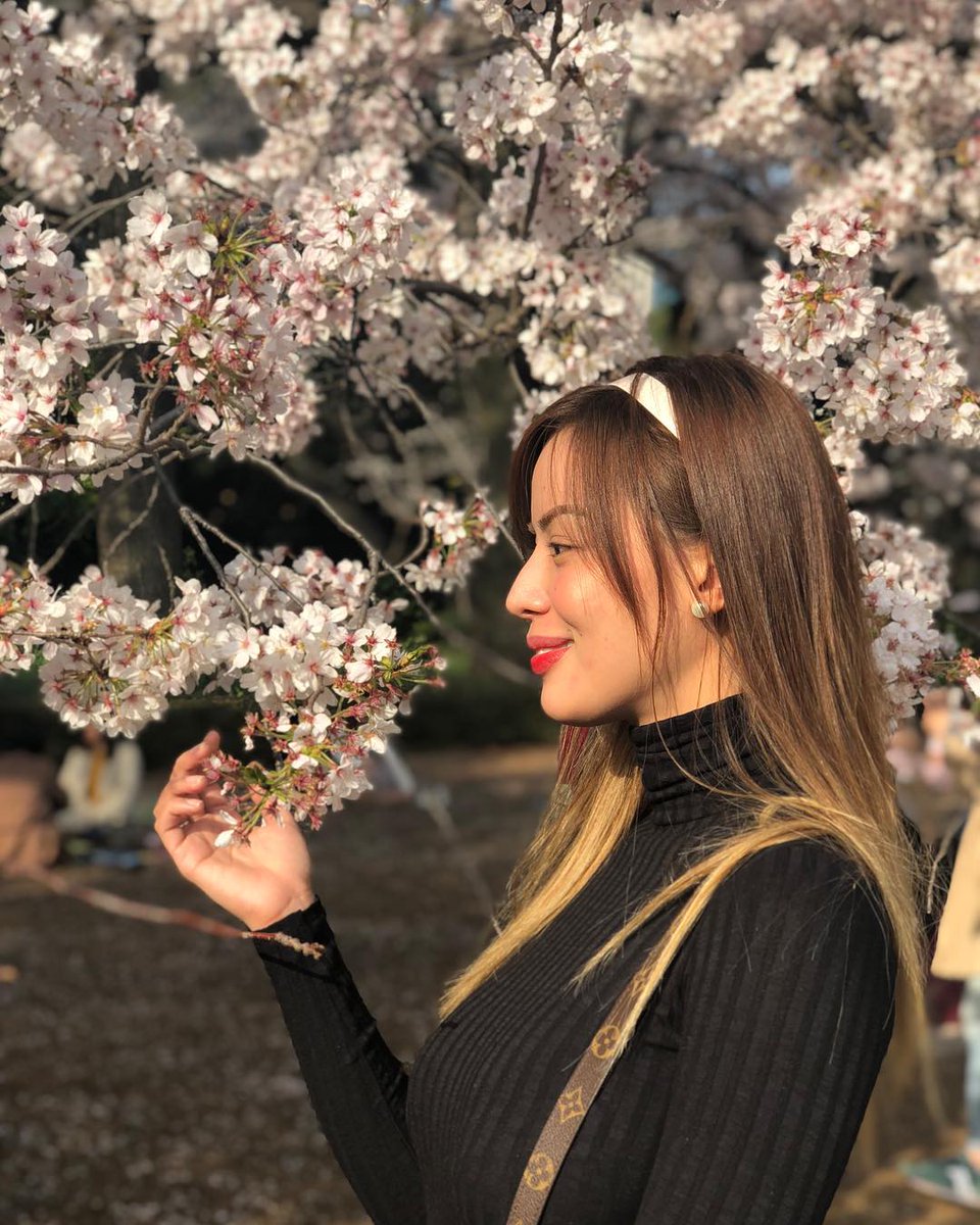 A flower cannot blossom without sunshine, and man cannot live without love❤️