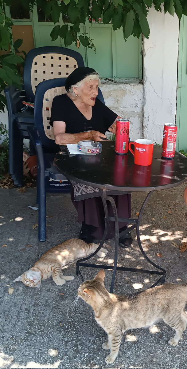 s_anb1's tweet photo. #lefkada #latoovest vicino #egremni #baretto di Signora di #89 anni fantastica...fantastico.. https://t.co/fiO24BICEl