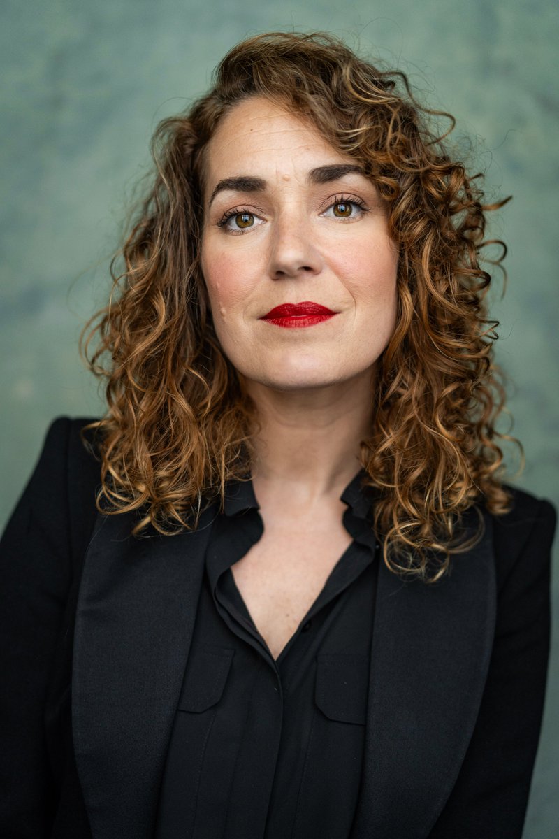 Huge thanks to the incredible
@yellowbellyfoto
for snapping me in my natural, curly state 😊  I LOVE THEM  #newheadshots #actor #headshots #actress #yellowbellyfoto #castingdirector #casting #curly #80svibe @onlycurlslondon