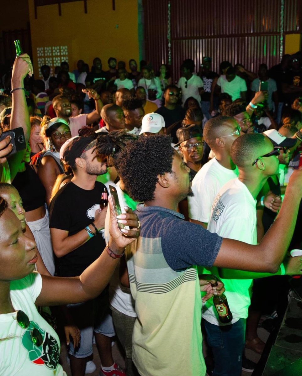 _anovaordem's tweet photo. TBT • REVOLUÇÃO CULTURAL •
A caminho ~> • O FIM DE UMA NARRATIVA •
#NovaData
#Kloro
#OsSuspeitosDeCostume
#ANovaOrdem
#IndustriaDoBomSom
||• O Maior Show De HipHop •|| https://t.co/gTa3MDldmQ