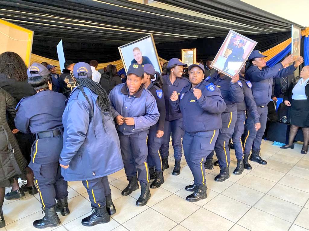 JoburgMPD's tweet photo. Our Heartfelt & Deepest Condolences to their families, friends & colleagues.
May their souls Repose Peacefully.
#RIPColleagues ๐๐ฎ๐พโโ๏ธ https://t.co/ZehgKNjeTW