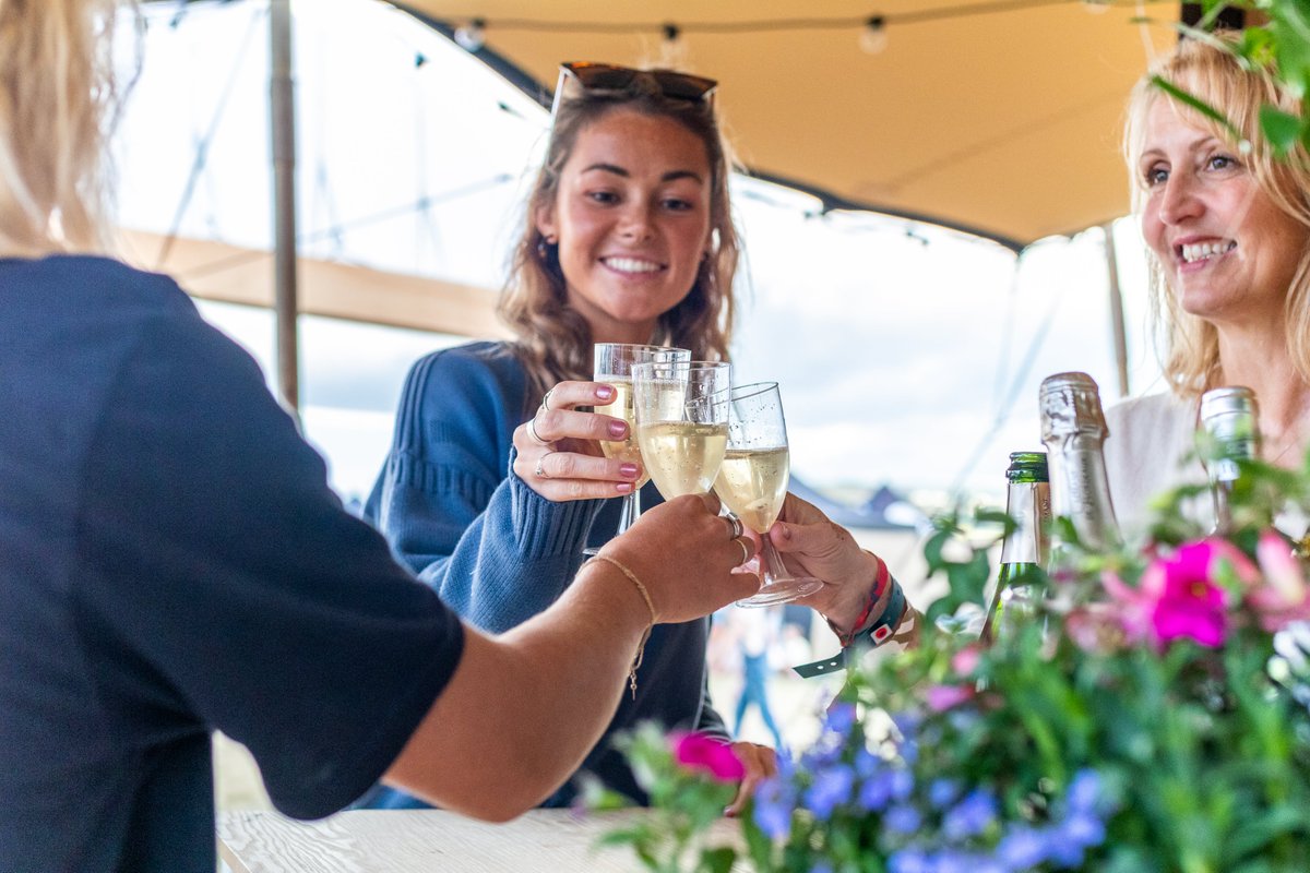 BordeauxWinesUK's tweet photo. Rediscover Bordeaux Wines at Abergavenny Food Festival! 🎡
.
Join us to taste our wines under the guidance of EDV Tutor Mike Turner
.
We'll also have a dedicated Médoc bar in Lower Brewery Yard for you to discover the wine gems the region is known for🍷

#BordeauxWinesUK https://t.co/Q1dCw26i5z