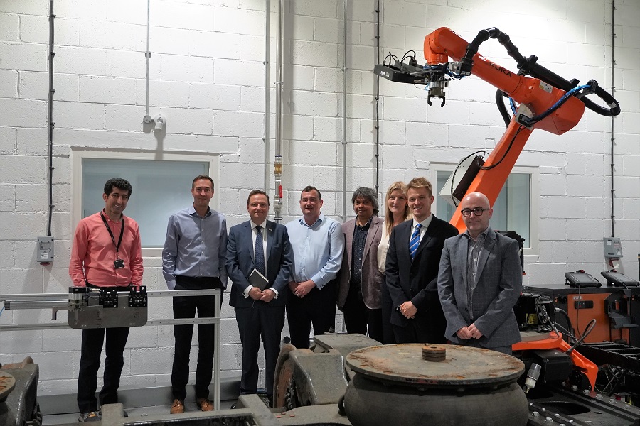 railindustry's tweet photo. The Institute of Railway Research (IRR), a leading centre for railway engineering research linked to the @HuddersfieldUni recently welcomed @JasonMcCartney MP to their facility.
Find out more here: https://t.co/c7m822vMS9
#RIARFP https://t.co/JjmnOBtIfs
