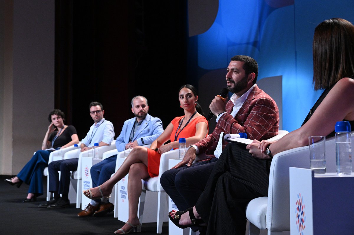 MAMeducational's tweet photo. . @DiasporaGovAm -ի կազմակերպած Ազգային երիտասարդական համաժողովի շրջանակներում կայացավ «Ներդաշնակելով ավանդույթը և փոփոխությունը. ընդունենք մեր զարգացող ինքնությունը՝ հարգելով ժառանգությունը» խորագրով պանելային նիստը, որը վարեց M.A.M կրթական շարժման հիմնադիր Մարինա Ղազարյանը: https://t.co/V2H8RSvupD