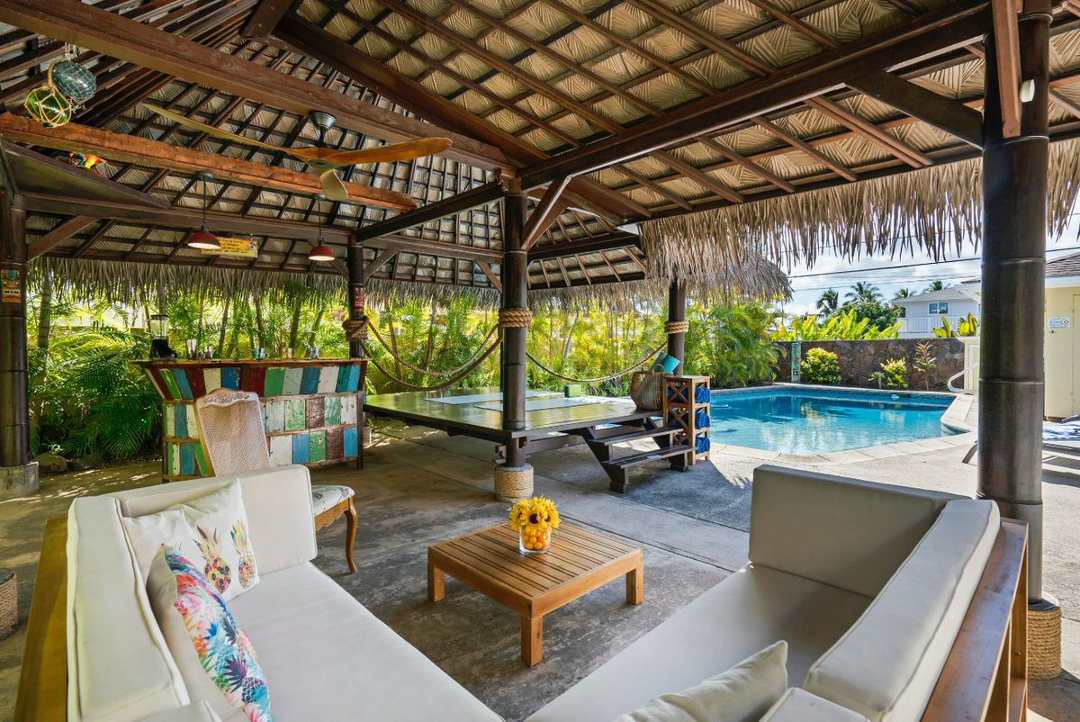 OrcaRemodeling's tweet photo. Many of our clients have turned their back yards into a 'staycation' paradise🌴🥥! Think tiki hut, tropical styles with built-in bars and kitchens. Now dealing with ✈️ airports and flight delays seems a little unnecessary! #Contractor #OutdoorRemodel https://t.co/ptUnpoROKL https://t.co/pYeoVBx9VF