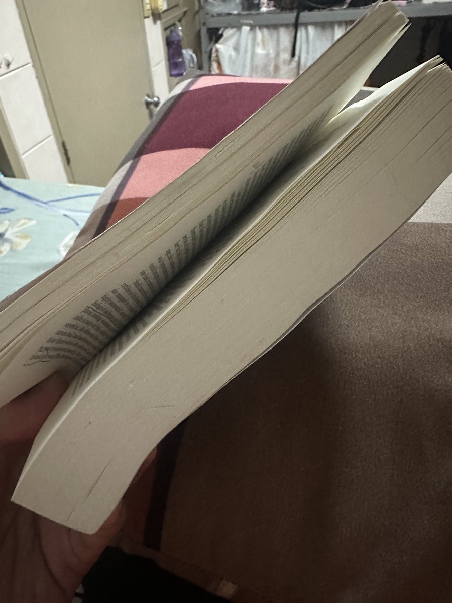 JL_Sthetics's tweet photo. From “I don’t wanna finish this book.” to “I don’t want this book to finish.”

…and the thickness agrees. ❤️❤️❤️

I love the stoicism life! https://t.co/RGNUsSssXQ