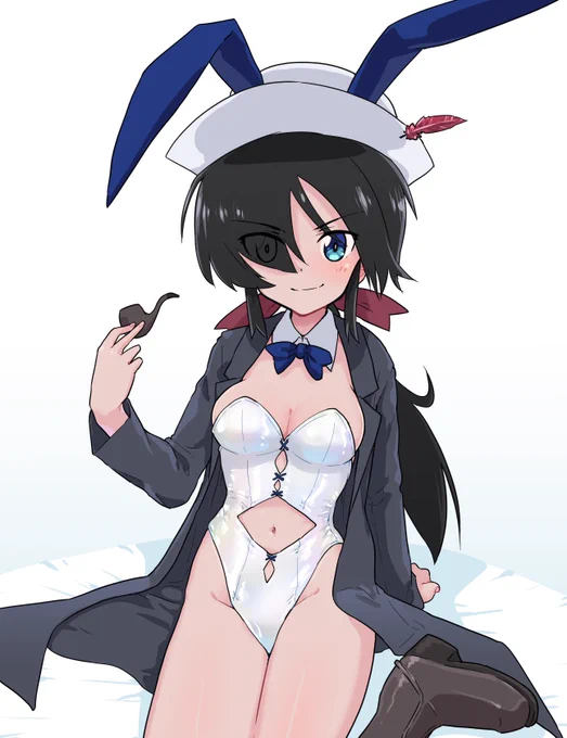 お銀さんはへそ出し