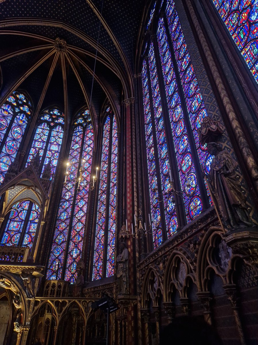 babylangues's tweet photo. La Sainte-Chapelle ⛪️

Beside the Seine on the Île de la Cité in Paris, find one of the most expensive 13th Century stained glass collections in the world. 🌍

Enjoy a candlelit concert or a self-guided tour of this beautiful sanctuary. 💎
#lasaintechapelle #wow #pretty #paris https://t.co/e0p9v6YCKk