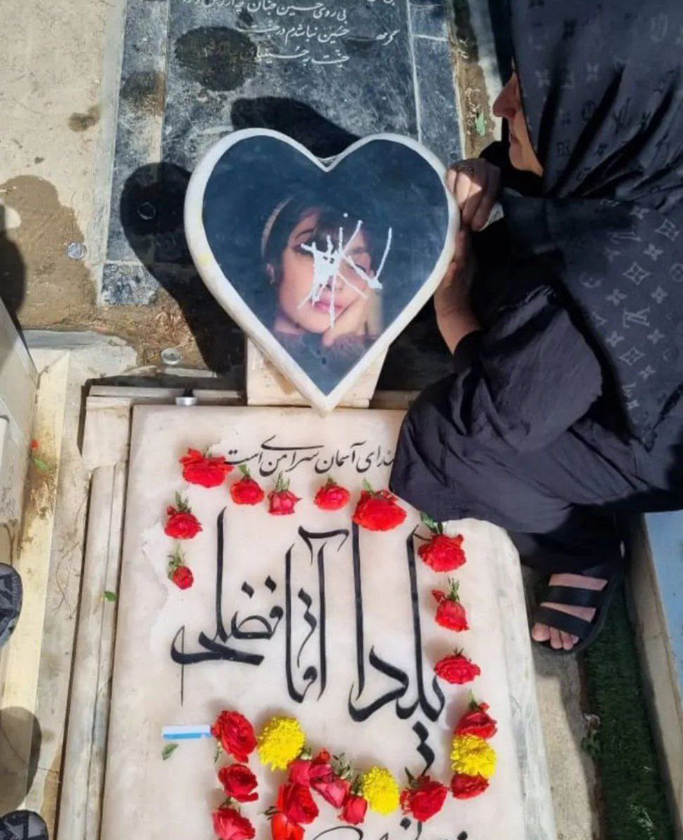 F_karamizand's tweet photo. Mullah's regime breaks the tombstones of our loved ones and even sets fire and destroys the graves of some of them. What regime is more brutal than these in today's world? Shame on the claimants of human rights who help their survival
#MahsaAmini
#iran
#yaldaAqafazli https://t.co/0Z03mtxe83