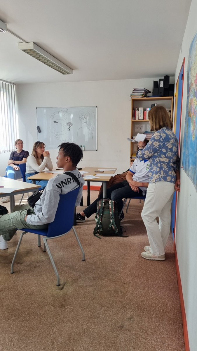 E2C78's tweet photo. 📌 Ateliers d’écriture et Découverte de l’histoire et des monuments de @villedetrappes avec nos jeunes de l'#E2C78 #SQY dans le cadre du projet « Je suis mon patrimoine » proposé par Le @labdeshistoires et soutenu par @Les_Yvelines 

En savoir plus : https://t.co/GS6OPpskah https://t.co/lrX78jKp3Y