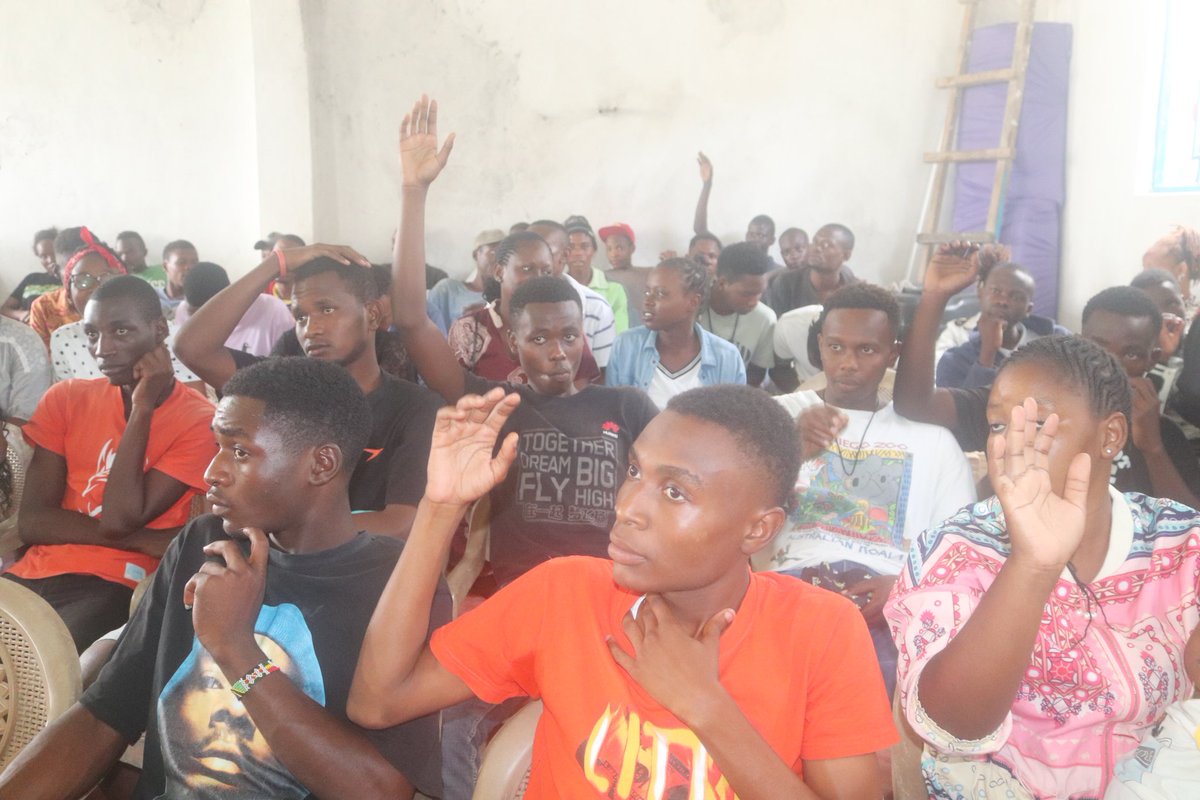 AjendaKenya's tweet photo. We conducted a public baraza in Chaani Ward Half London in collaboration with @siasaplace to sensitize the youth on their role in ensuring good governance and how they can engage in the decision making process at the County level. https://t.co/fIN9MUw16v