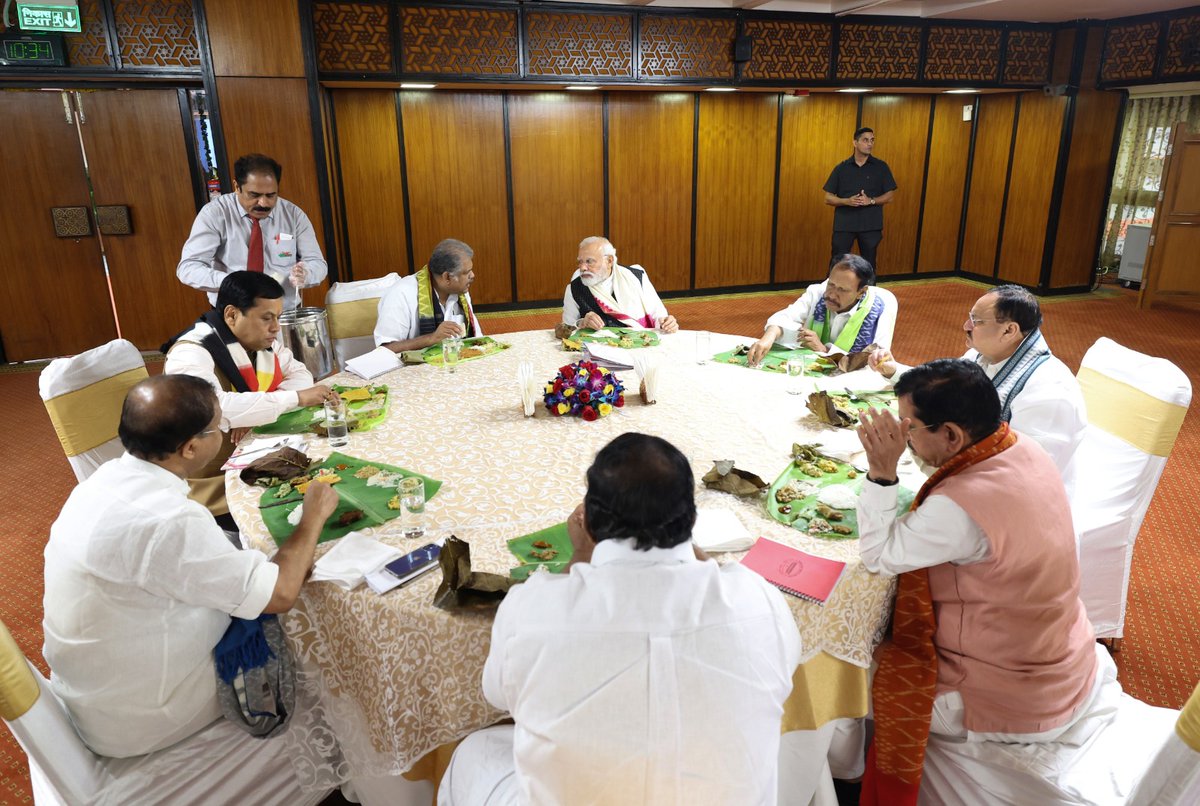 Last evening, I had a wonderful meeting with NDA MPs from Southern India, followed by a great dinner in which a variety of South Indian dishes were served including Paniyaram, Appam, Vegetable Korma, Pulihora, Pappu Charu, Adai Aviyal and more.