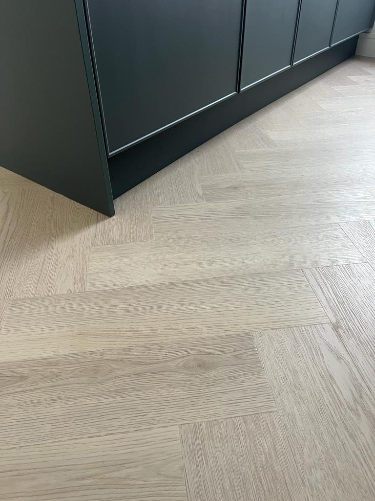 PFL_Ireland's tweet image. Juniper Herringbone from the #COREtec Naturals Collection fitted throughout the ground floor of a Dublin home by RM Unique Flooring. All COREtec #floors are 100% waterproof and extremely resilient, making them the perfect choice for any room in the house.