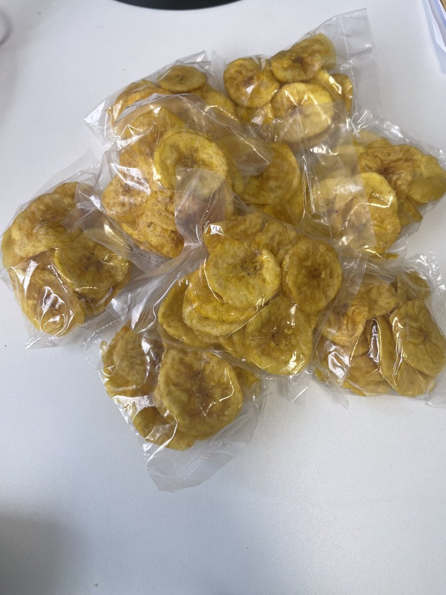 My new favorite office snack in <a href="/UKinCameroon/">UK in Cameroon🇬🇧🇨🇲</a> 

I wonder how long they will last 🙈
…. 1, 2, 3 days 🤷🏾‍♀️🤷🏾‍♀️

#PlantainChips