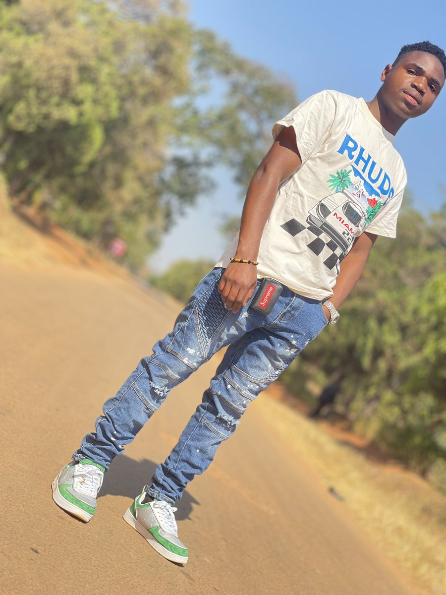 SamsonfMoyo2's tweet photo. Happy new month 🫡🍷🍷 https://t.co/02iBneTOrC