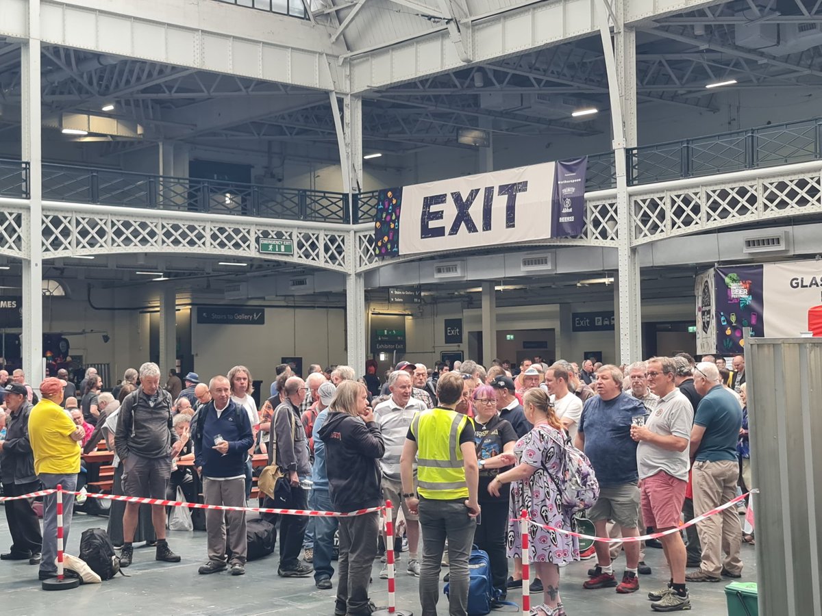 WBandBEER's tweet photo. Eager early comers at @gbbf waiting to be let loose on the beers, ciders and Petrie's. https://t.co/YZXnn0gvxC