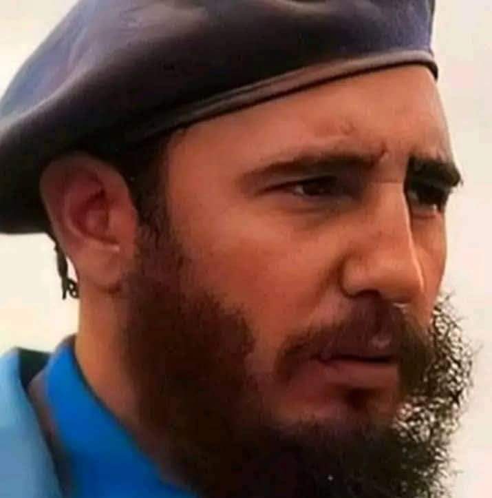 "Fidel vivirá porque sobrevivió a todos los peligros y triunfó, y si Cuba 🇨🇺 existe es porque su nombre no se puede disociar del pueblo del cual surgió". Eusebio Leal  
#FidelPorSiempre