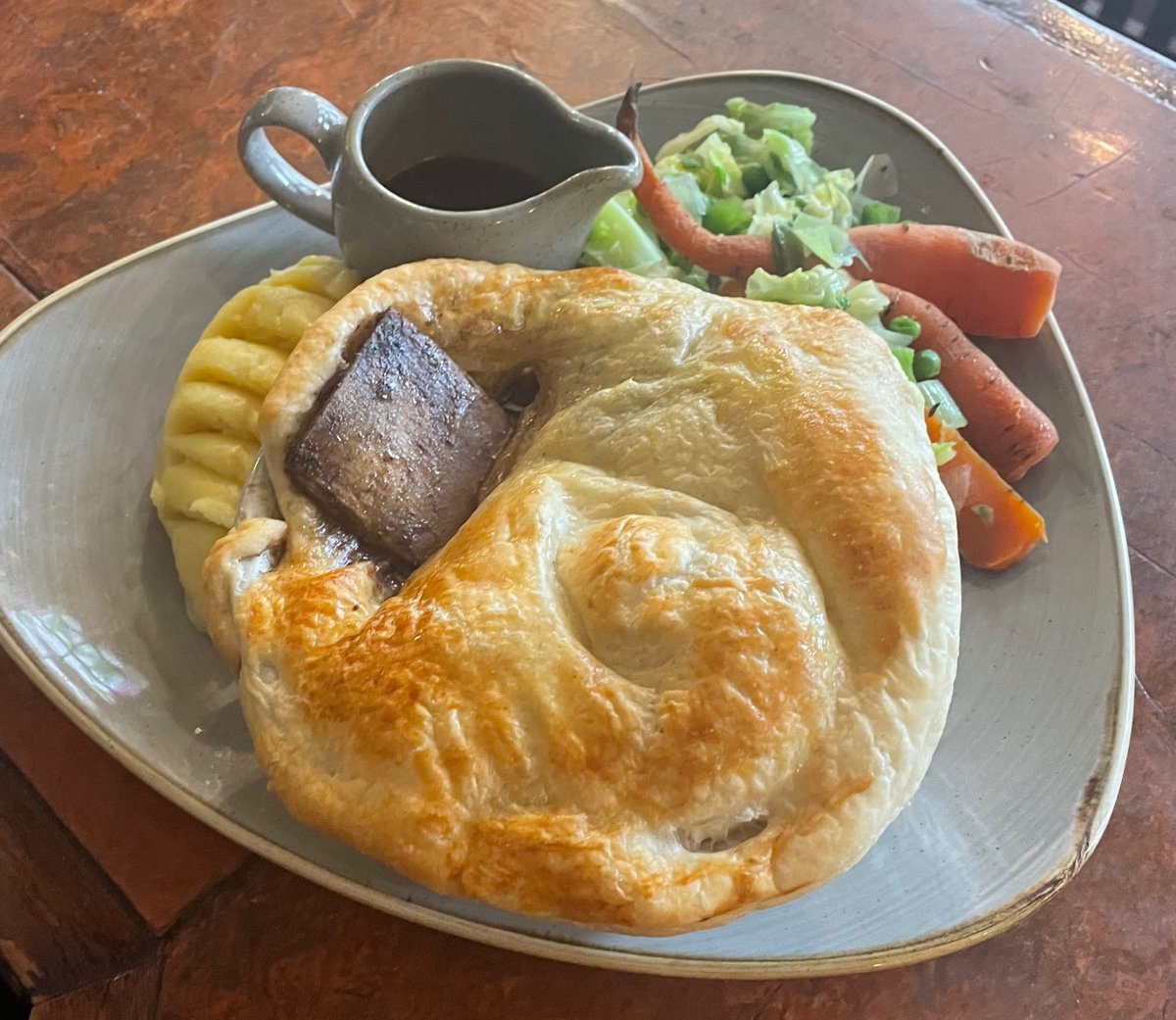 Join us for lunch #thestrandlondon #nicholsonspubs #londonpubs #pubfood #westend #theatrepubs #realale #caskale #pieandmash