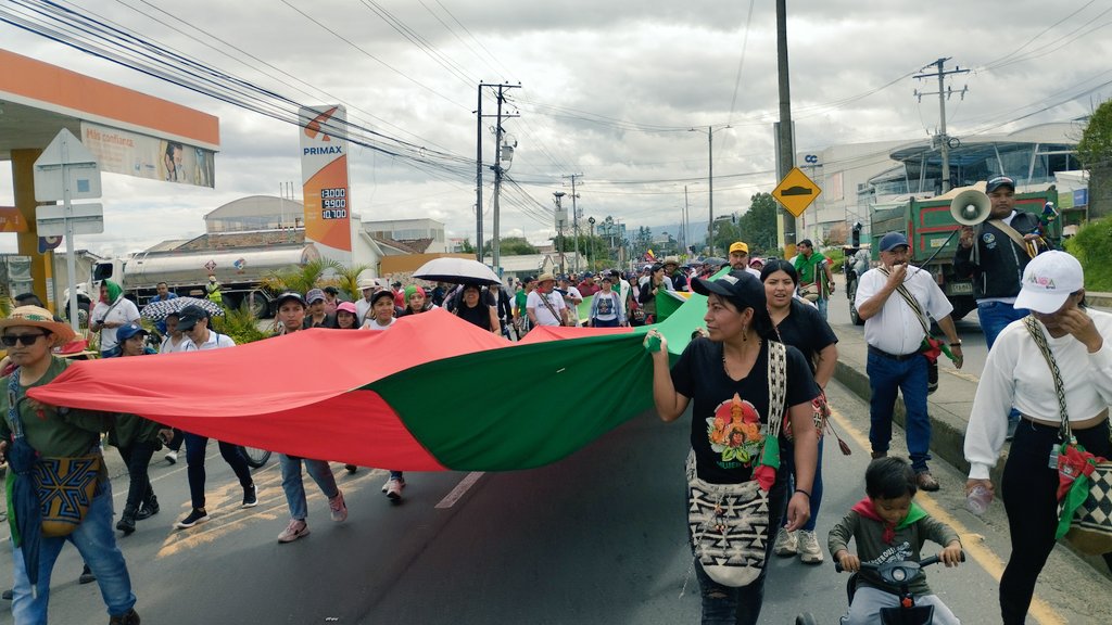 CapazMauricio1's tweet photo. Siempre será en buena hora. Que este cese bilateral que inicia hoy entre el #ELN y el #GobCol se traduzca en una situación humanitaria mejor en los territorios, la sociedad estará vigilante junto al mecanismo de verificación y atentos para participar en los diálogos.
@CRIC_Cauca https://t.co/tgRpLYkFos