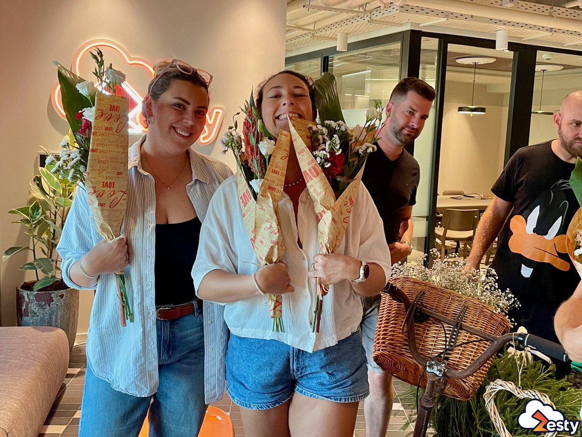 zesty_co's tweet photo. ๐Embracing #Love on #TuBAv!๐
In celebration of the #DayOfLove, we showered our amazing #Zesters with #bouquets & sweet #treats!๐ง๐
Thanks to our fantastic #EmployeeExperience team for orchestrating yet another fantastic #event!๐๐ปโจ
#Zesty #EmployeeAppreciation #LifeAtZesty https://t.co/cJpXyMH1Bv