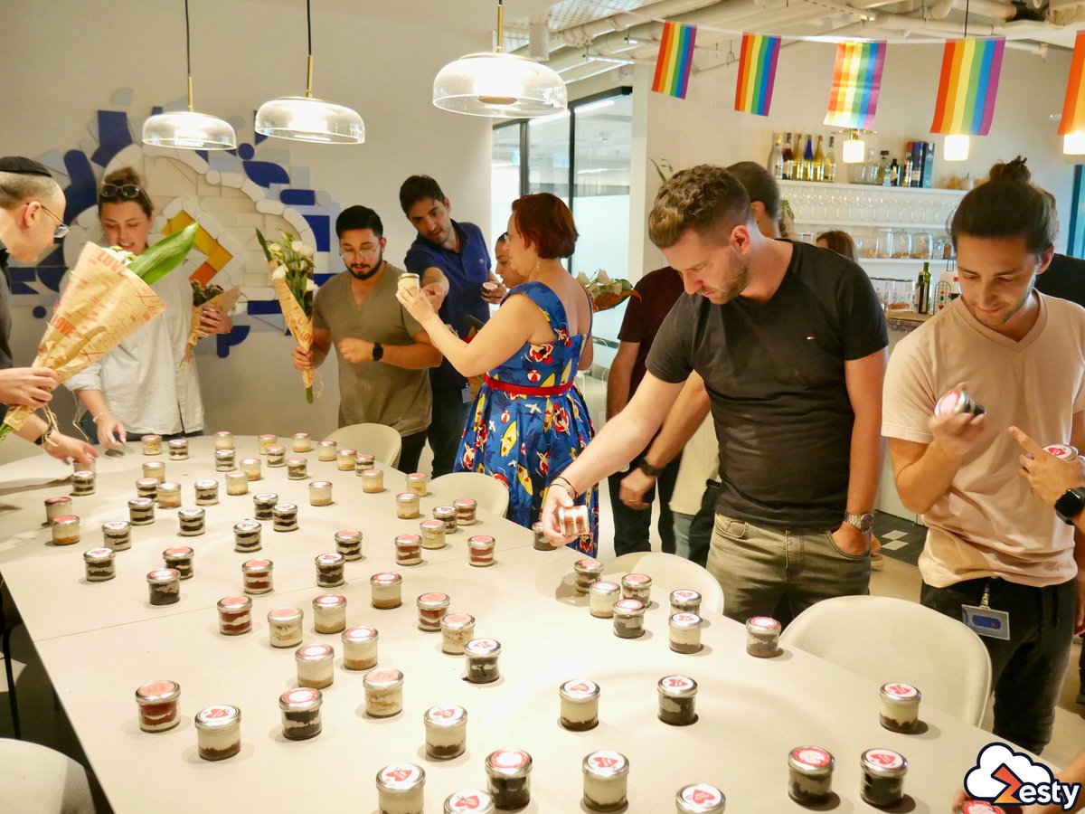 zesty_co's tweet photo. ๐Embracing #Love on #TuBAv!๐
In celebration of the #DayOfLove, we showered our amazing #Zesters with #bouquets & sweet #treats!๐ง๐
Thanks to our fantastic #EmployeeExperience team for orchestrating yet another fantastic #event!๐๐ปโจ
#Zesty #EmployeeAppreciation #LifeAtZesty https://t.co/cJpXyMH1Bv