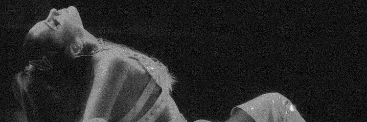 arianasoftIy's tweet photo. sweetener tour 🤍 https://t.co/c5O4RMpl6N