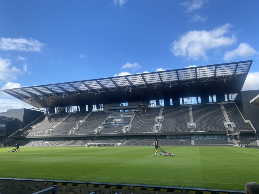 mickthompson10's tweet photo. Nice work day today @FulhamFC and #mummamia!theparty https://t.co/eg862PXnwG