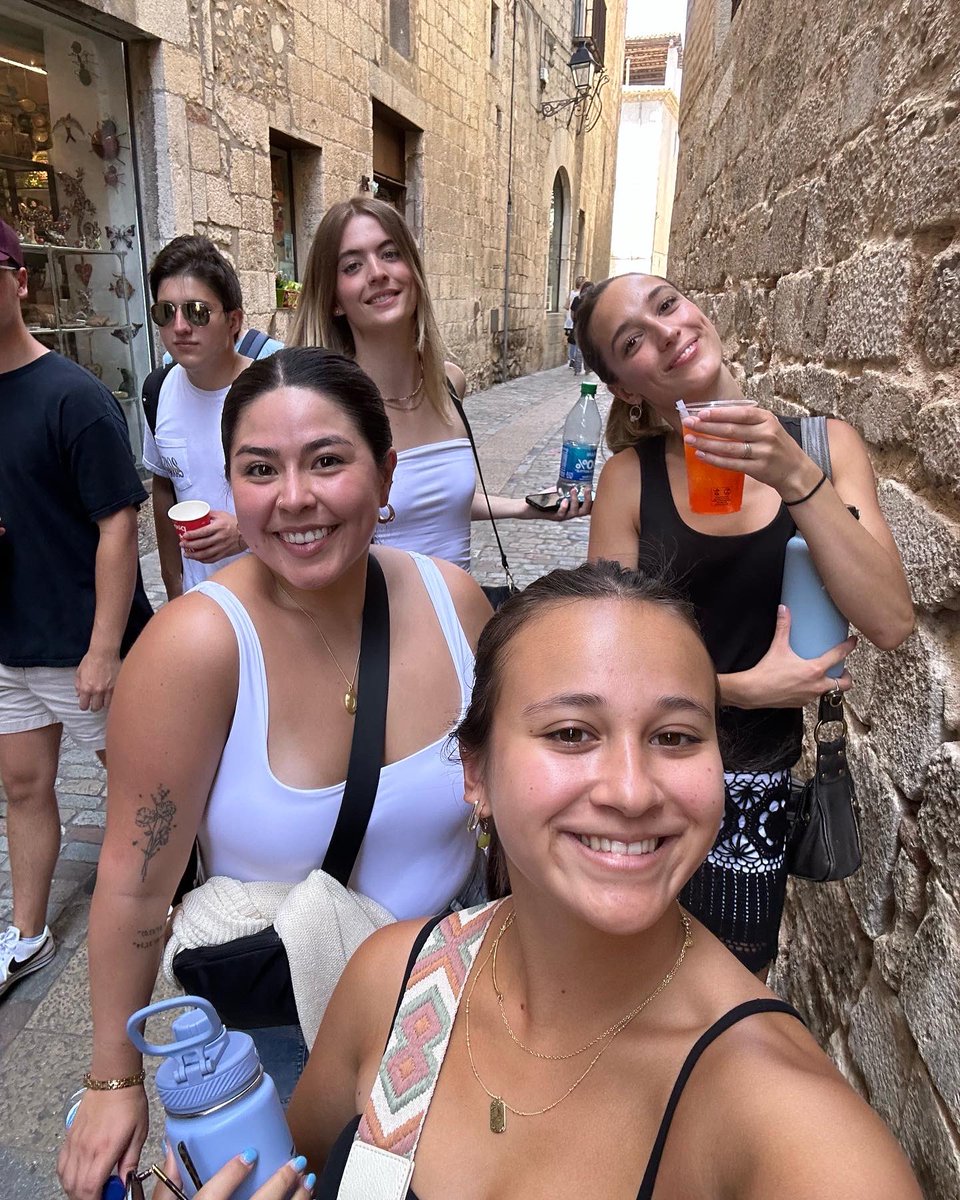 Absolute Internship tweet media