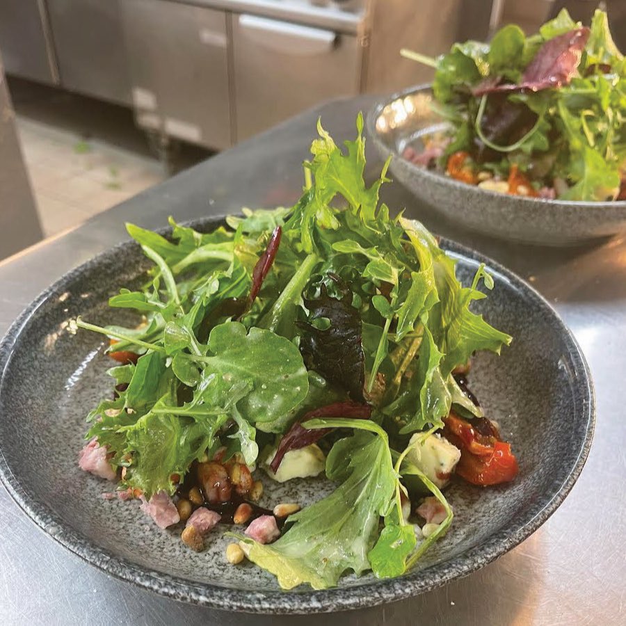 WhiteHart1505's tweet photo. Don't forget that if you want our great food in the comfort of your own home, The White Hart still provides a takeaway collection service with our Monday to Saturday https://t.co/VIb8Z7ABbp and our Sunday Takeaway menus https://t.co/6U9Madb1PT. Call us now on 01787 237 250 https://t.co/R61ncRFgFp